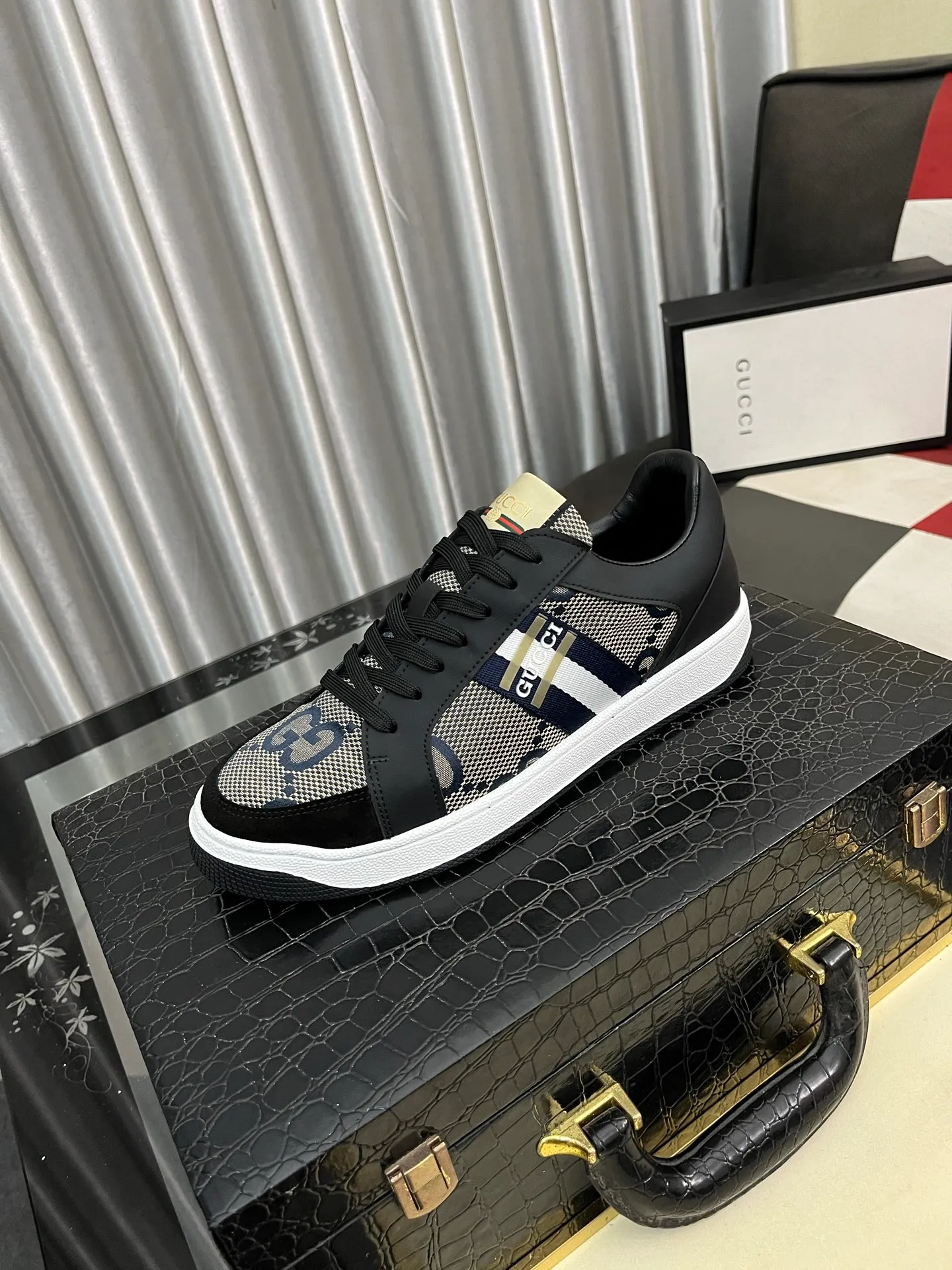 Men's Men's Shoes 💰400⌚️⌚️【GUCCI】Gucci men's latest white shoe series casual shoes! The official website is built 1:1. Upper: Made of imported cowhide, with electric embroidery ➕Inner lining: Made of high-quality first-layer pigskin, soft and comfortable. Picky material selection and exquisite workmanship give you the best enjoyment. Size: 38-444️⃣Colors available